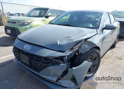 2022 Hyundai Elantra Sel z USA, uszkodzony, nr VIN KMHLM4AG9NU285099